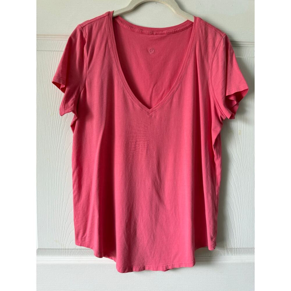Lululemon Love Tee V-Neck Pink Pima Cotton Top Est Size‎ M Athleisure Yoga